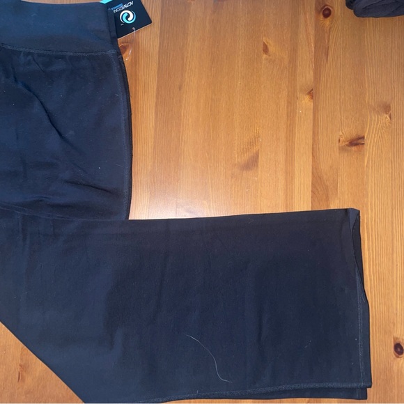 NWT Active Zone Essentials 3XP Black Flared Leg Yoga Pants - Picture 1 of 5